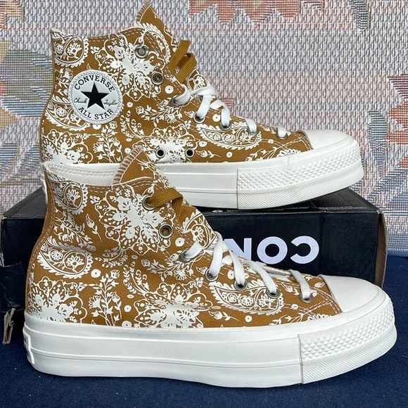 Converse WMNS 572541C
CTAS LIFT HI
WHEAT/EGRET/BLACK SNEAKERS - PLATFORMS - Picture 1 of 16